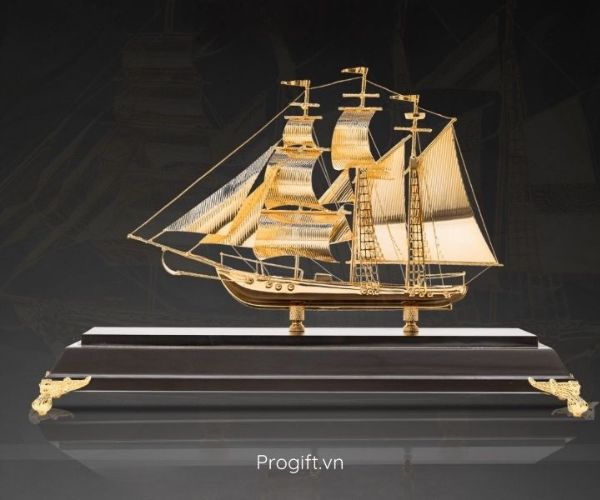 Mô hình thuyền buồm nên được giữ gìn vệ sinh