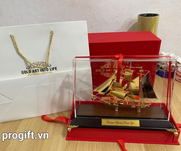 Các mô hình thuyền buồm mạ vàng 24k cao cấp