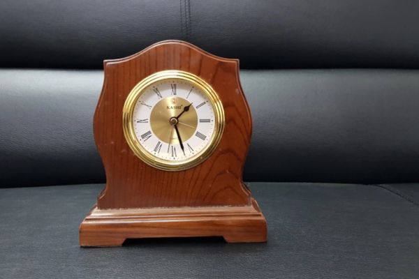Đồng hồ để bàn