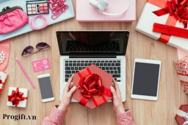 Viết gì khi tặng quà cho bạn bè