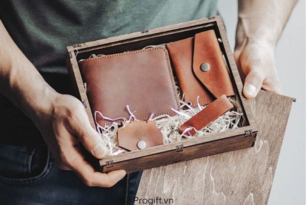 Tặng ví tiền có thể làm hao bớt năng lượng của bản thân