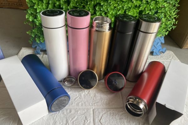 Bình nước là món quà thiết thực dành tặng cho bạn thân