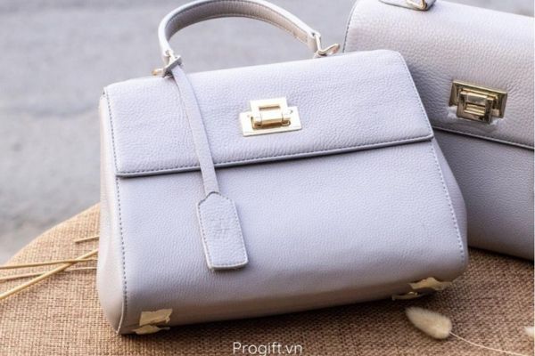 Túi xách xinh xắn cũng là món quà tặng sinh nhật cho bạn thân nữ ý nghĩa