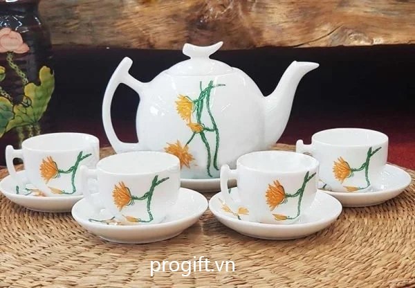 Vừa ý nghĩa và thể hiện được sự tinh tế với bộ quà tặng ấm trà