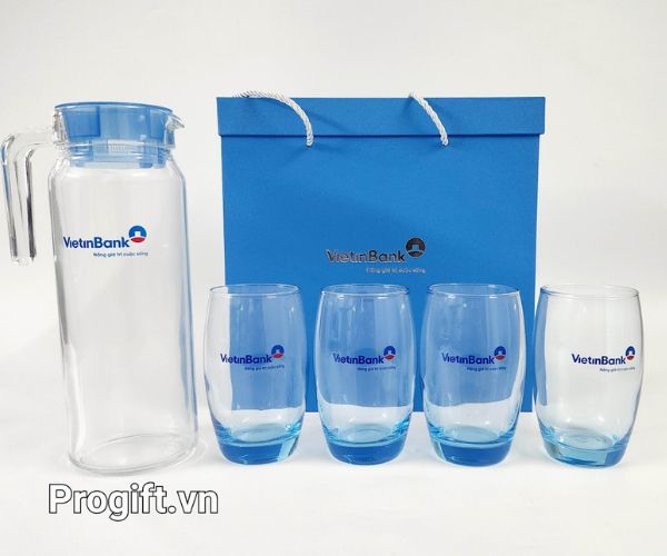 Bộ ly uống nước là quà tặng gia dụng