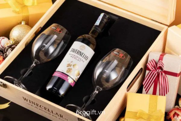 Rượu vang là một món quà sang trọng tặng sếp nam nhân dịp thăng chức