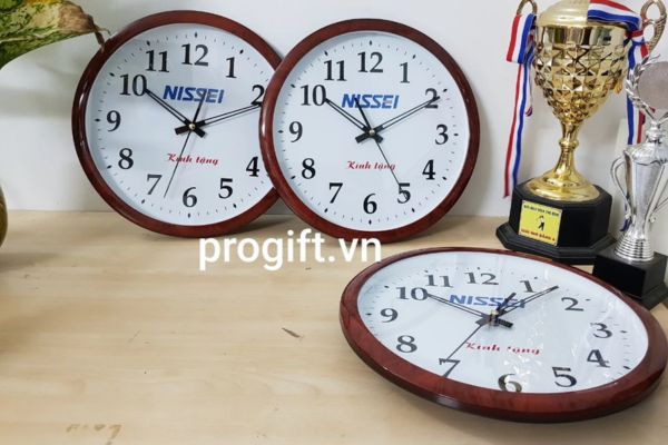 Đồng hồ treo tường