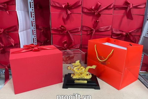 Tặng quà tân gia là một phong tục truyền thống của người Việt