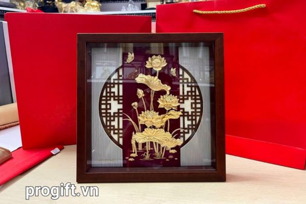 Tranh mạ vàng là dòng quà cao cấp mang ý nghĩa phong thủy