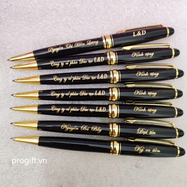 Những chiếc bút đơn giản nhưng lại mang giá trị đặc biệt và ý nghĩa sâu sắc