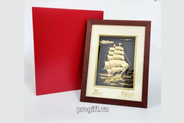 Tranh mạ vàng Thuận Buồm Xuôi Gió