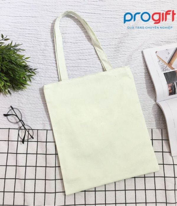 Túi vải quà tặng thường có bộ phận chính là thân túi và quai xách