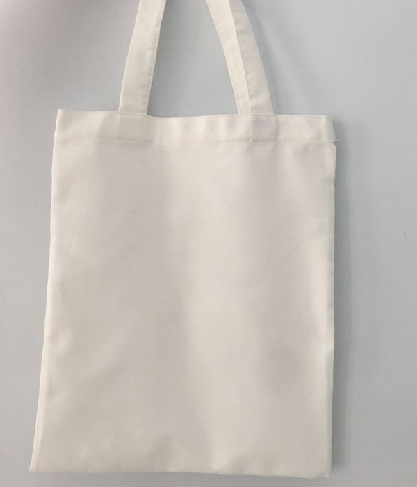 Túi vải là phụ kiện thời trang phù hợp với mọi lứa tuổi