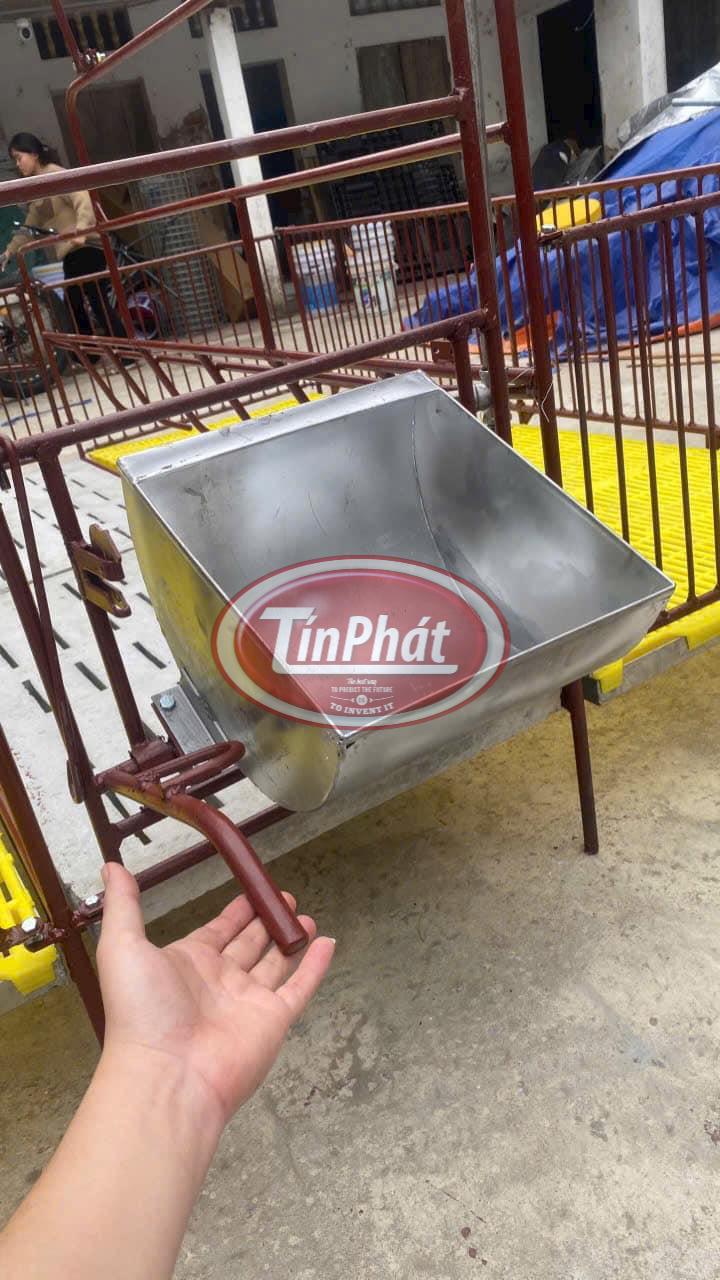 Máng ăn cho heo nái inox