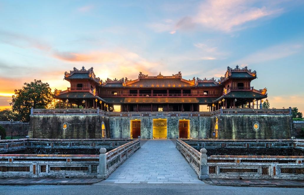 Huế trước kia là kinh đô hoa lệ với những lầu son gác tía (Ảnh: sưu tầm)