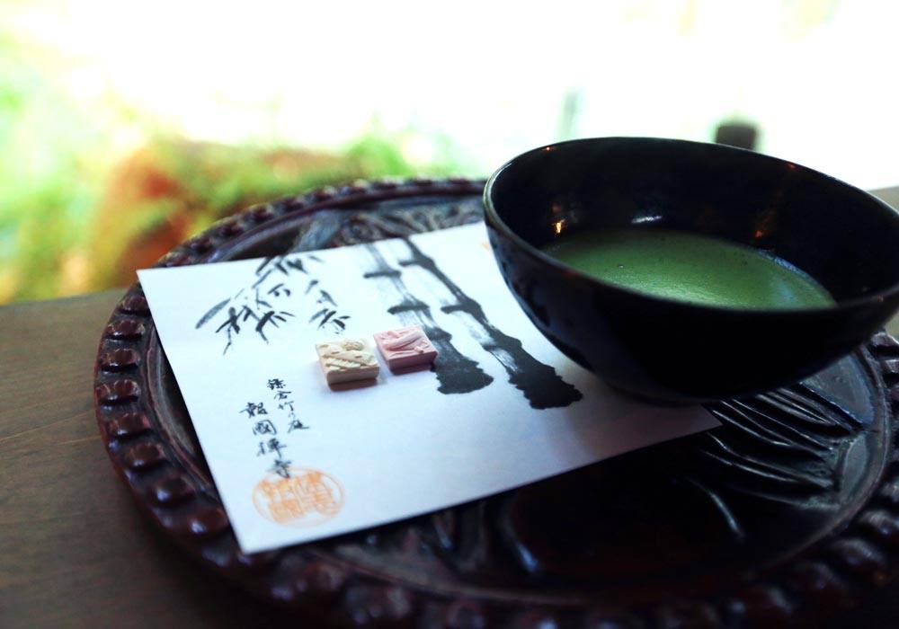 Các võ sĩ ngày nay vẫn giữ truyền thống thưởng trà sau buổi tập luyện (Ảnh: sưu tầm)