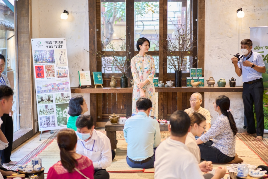 Hành Trình Khám Phá Trà Việt vinh dự có sự góp mặt của lãnh đạo UBND Quận 3, bác Trịnh Quang Dũng, đoàn thành viên Vietravel, quý truyền thông báo chí và các đối tác.