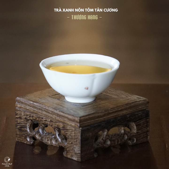 Trà Xanh Nõn Tôm Tân Cương Thượng Hạng tràn đầy vị umami và hương cốm xanh.