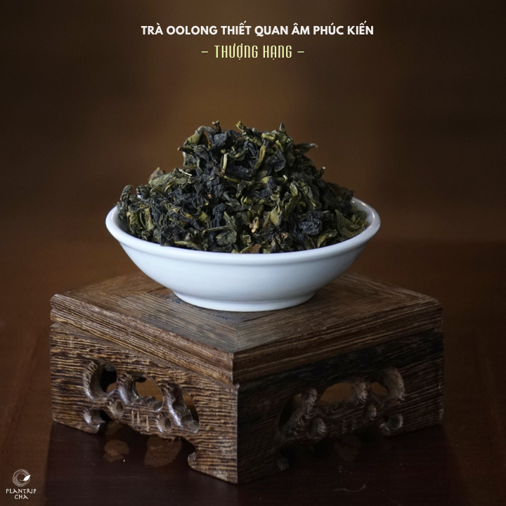 Hình dáng lá trà khô của Trà Oolong Thiết Quan Âm Phúc Kiến Thượng Hạng.