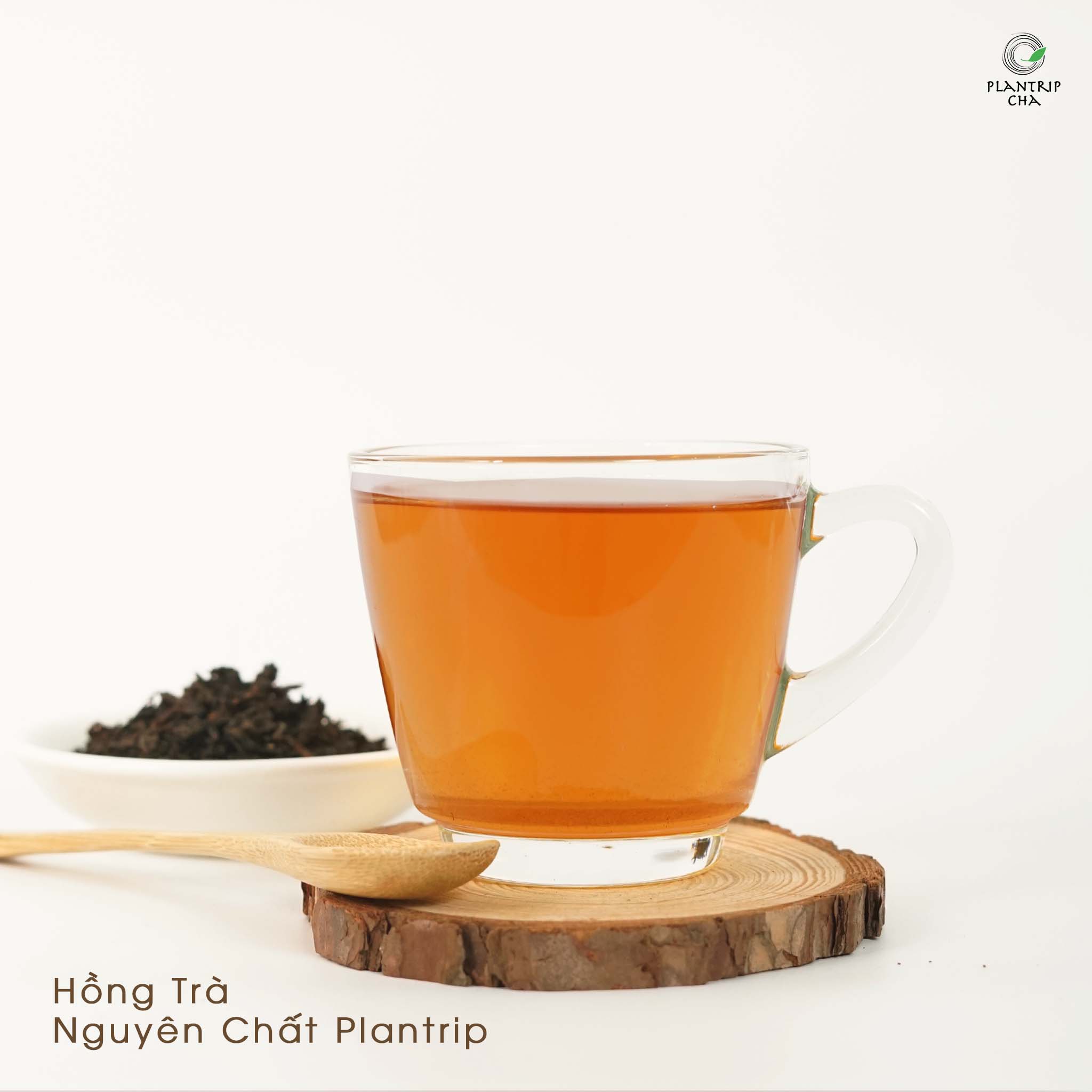 Hồng Trà Nguyên Chất Plantrip với màu trà cực sang xịn, ánh cam đậm quyến rũ, hương thơm hoa quả chín, vị trà đậm, hậu vị ngọt ngào.