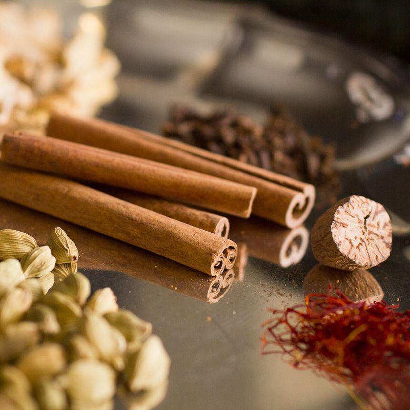 Quế, hồi, gừng, sữa là những nguyên liệu người Ấn Độ hay thêm vào Trà Đen - Ảnh: Sưu tầm