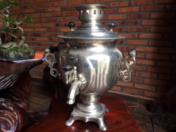 Ấm Samovar truyền thống của người Nga - Ảnh: Sưu tầm