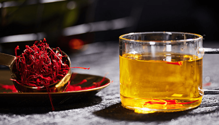 Nhụy hoa nghệ tây pha nước ấm