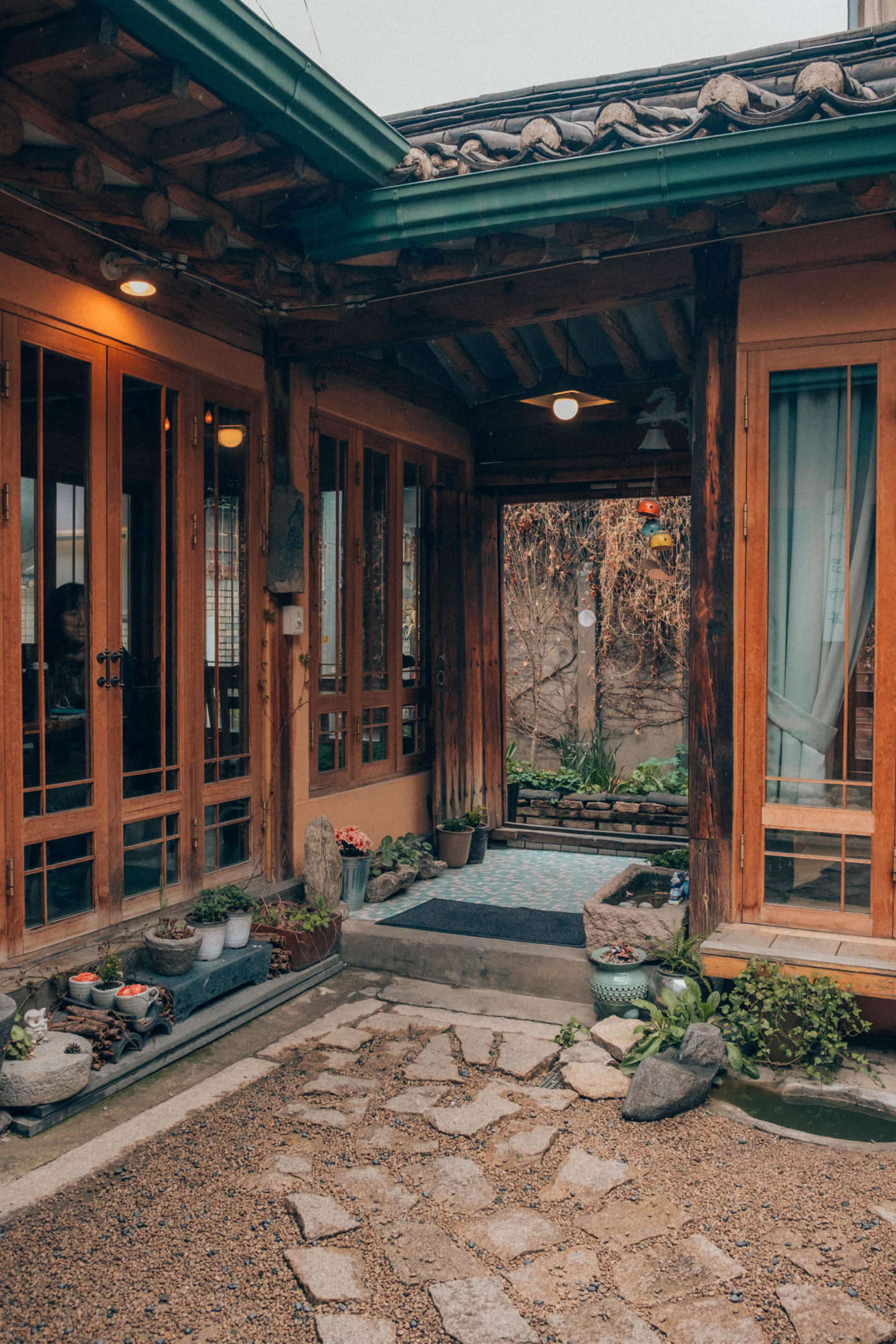 Lối vào nên thơ của quán trà cổ Shin (Ảnh: sưu tầm)