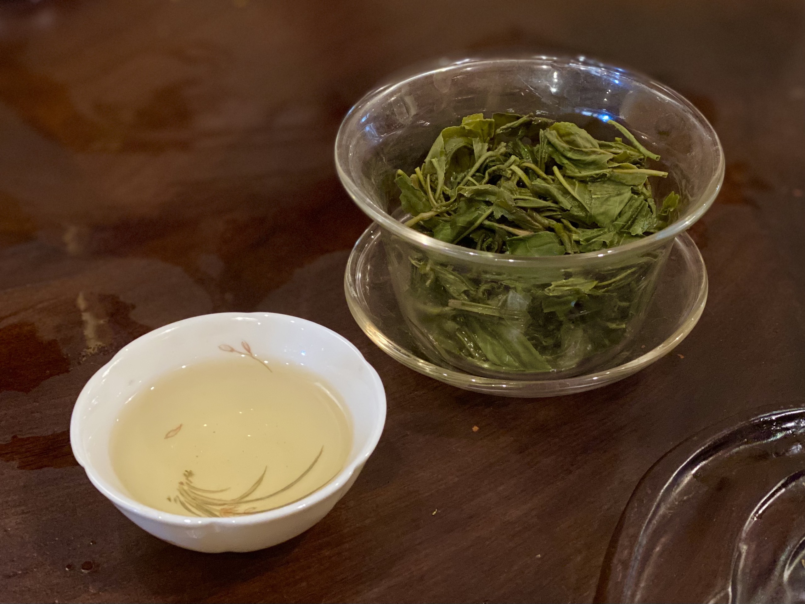 Trà tím còn có hương thơm man mát, thanh tao cùng vị ấm nồng khác biệt.