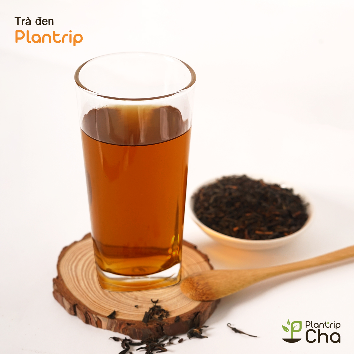 Sắc trà của Trà Đen Plantrip nâu đậm, hấp dẫn.