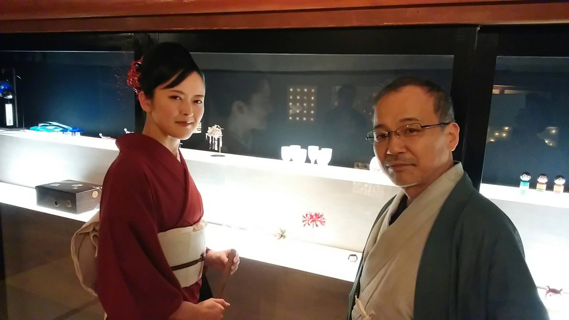 Nữ nghệ nhân Sakae tại buổi triển lãm các tác phẩm trâm Kanzashi vào năm 2016 (Ảnh: sưu tầm)