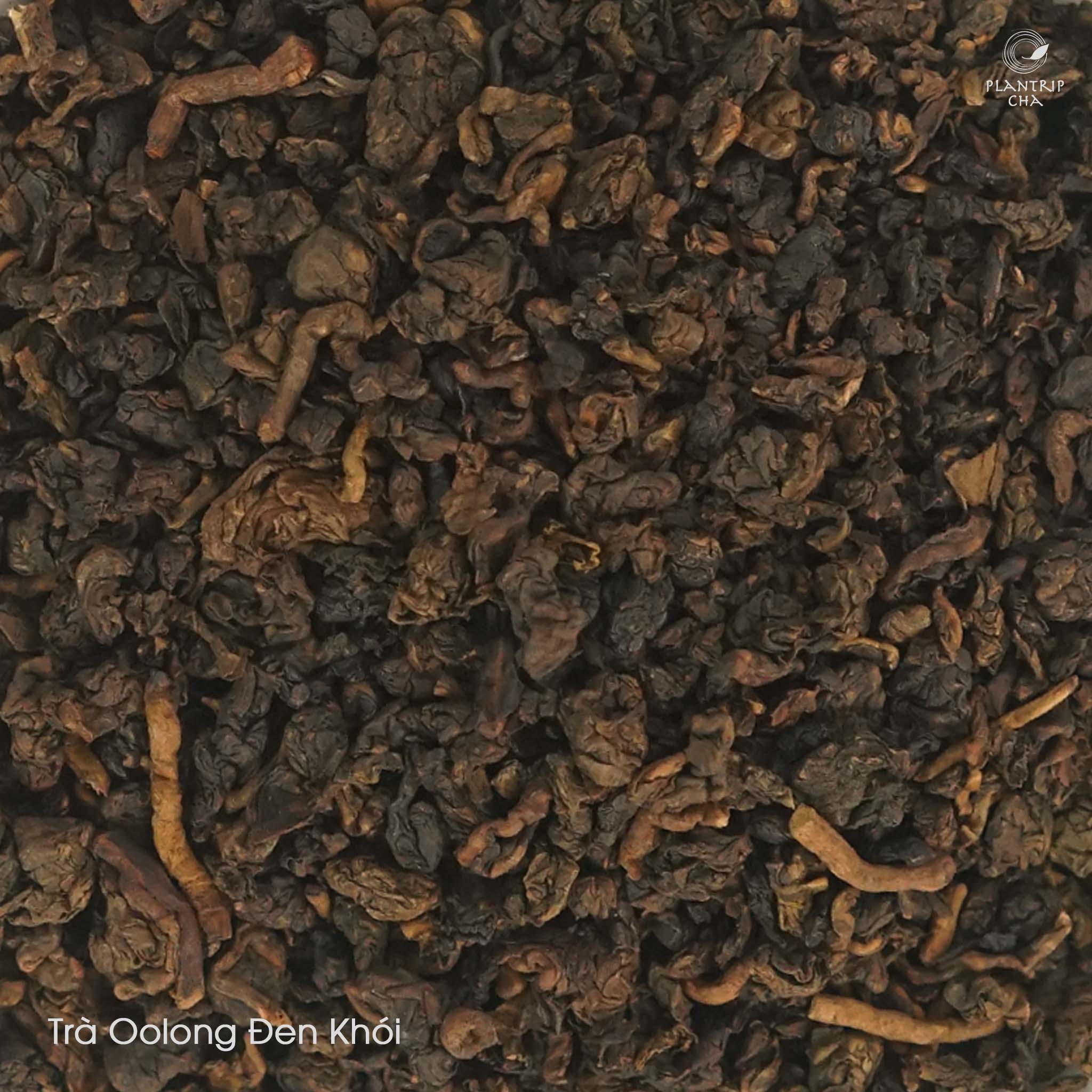 Nước Trà Oolong Đen Khói màu trà nâu ánh vàng, hương khói đặc trưng, đậm vị, lưu hương lâu.
