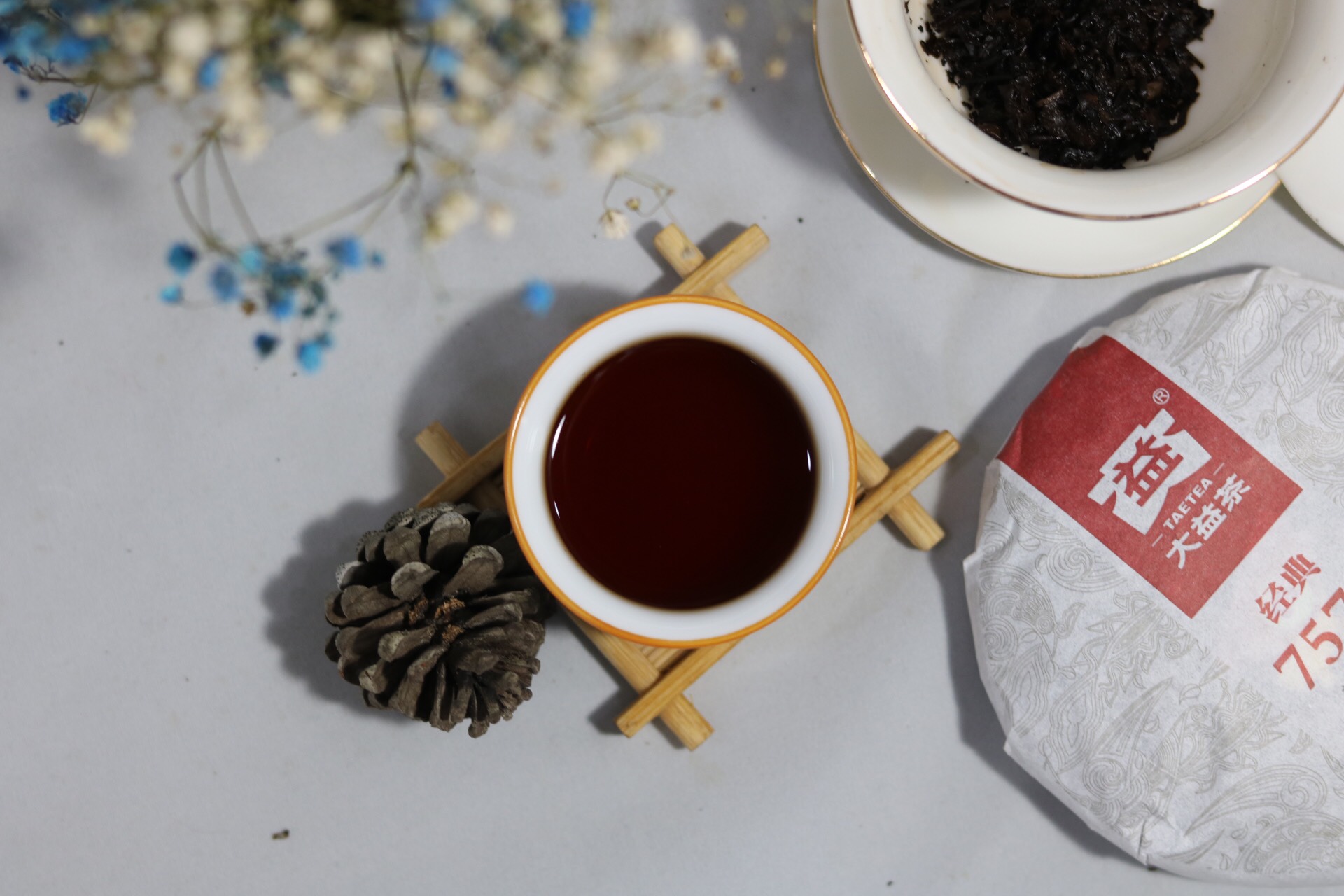 Trà Phổ Nhĩ được ví như rượu vang ủ lâu năm, càng để lâu càng ngon và đượm vị (Ảnh: sưu tầm)