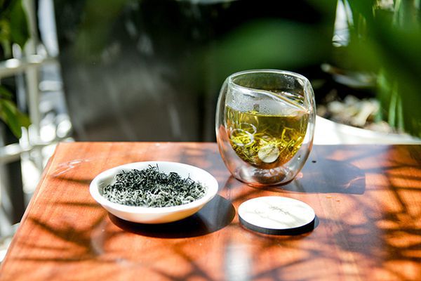 Trà nõn tôm Tân Cương