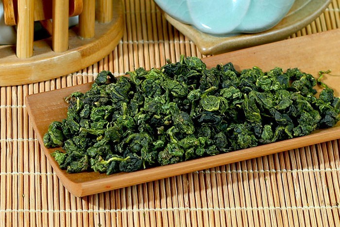Thiết Quan Âm có màu xanh biếc đẹp mắt, sợi trà cong xoắn, hết tròn đầy đặn - Ảnh: Sưu tầm