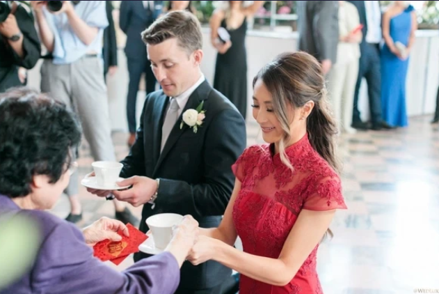 Quy trình thực hiện nghi lễ dâng trà hiện nay khá linh hoạt, tùy từng gia đình và khu vực (Ảnh: sưu tầm)