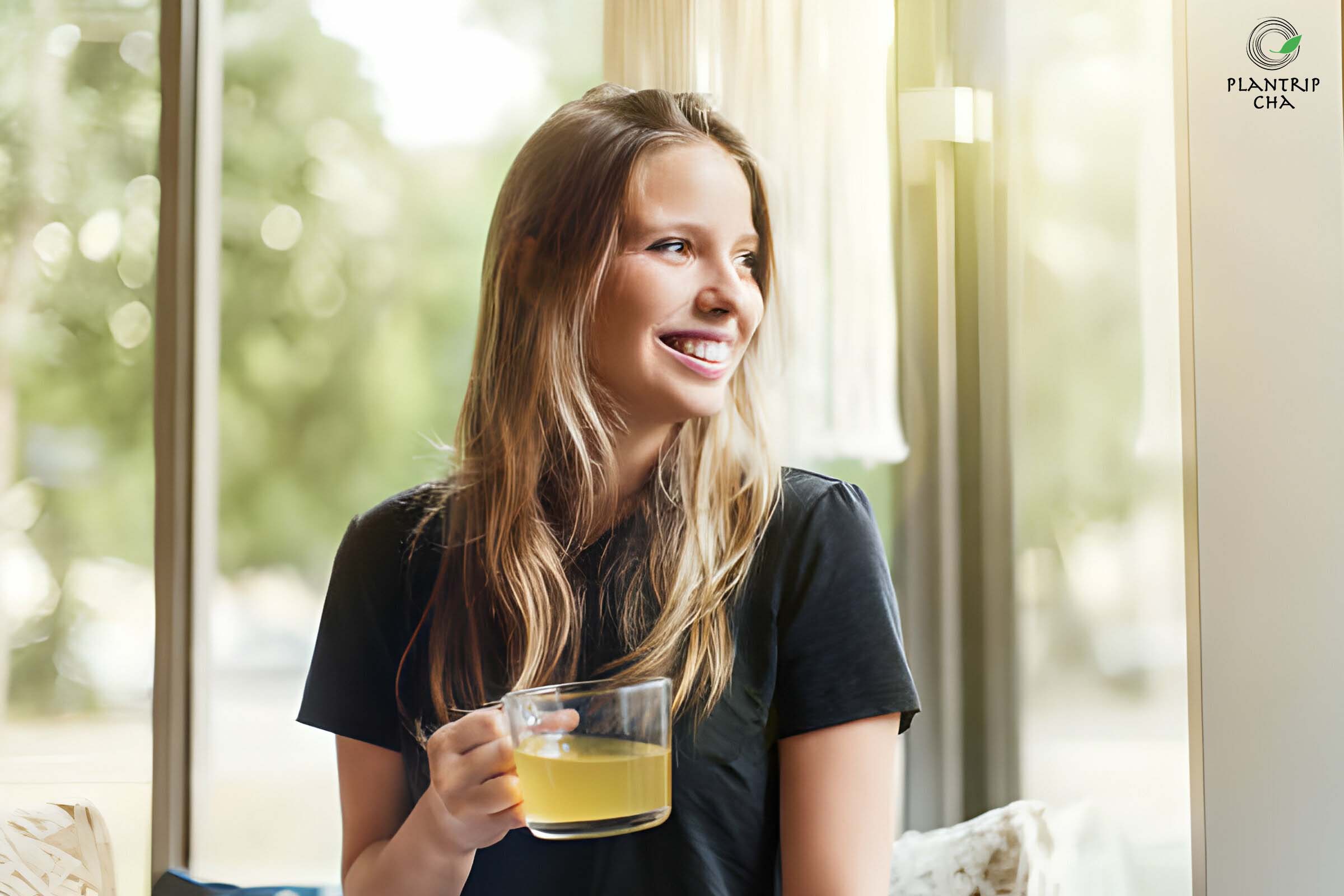 Trà Xanh Sen AT có hương thơm đặc trưng từ hoa sen thanh khiết mang lại cảm giác thư thái, dễ chịu và an lành - sưu tầm.