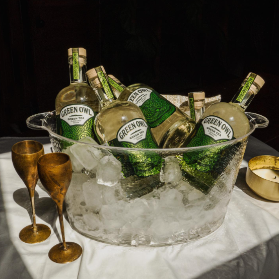 Green Owl Vodka được pha trộn chiết xuất trà xanh trong quá trình chưng cất (Ảnh: sưu tầm)