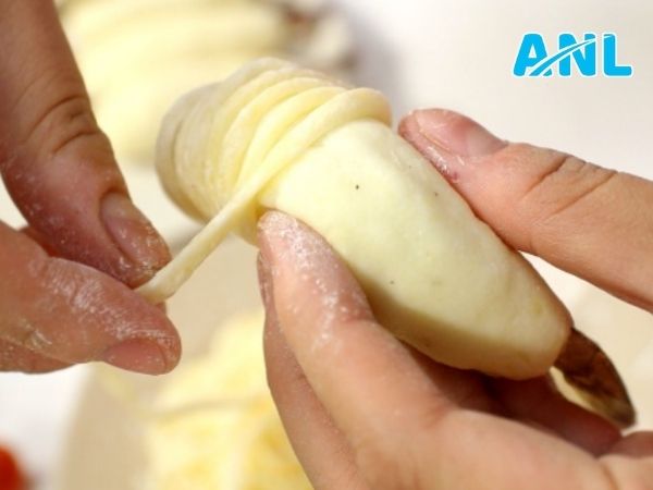 Cuộn tôm với khoai tây