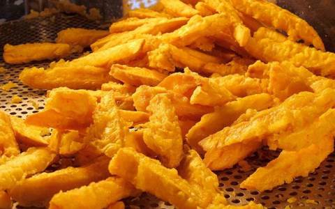 Khoai tây cùng với bột chiên giòn