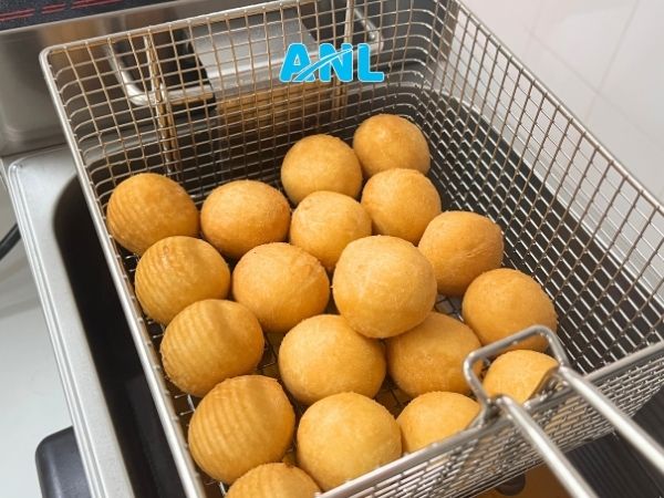 Công thức cheese ball truyền thống – Vỏ giòn, nhân kéo sợi
