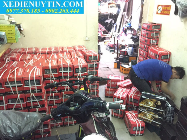 Thay ắc quy xe điện chính hãng giá rẻ tại nhà
