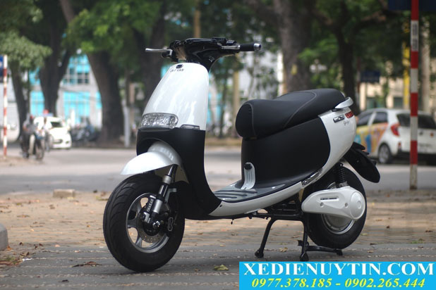 Xe máy điện Gogoro Osakar 2020 mầu trắng