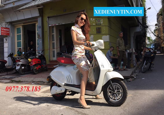 Xe máy điện Vespa 946 trắng