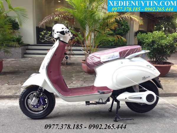 Xe máy điện Vespa Roma Plus mầu trắng