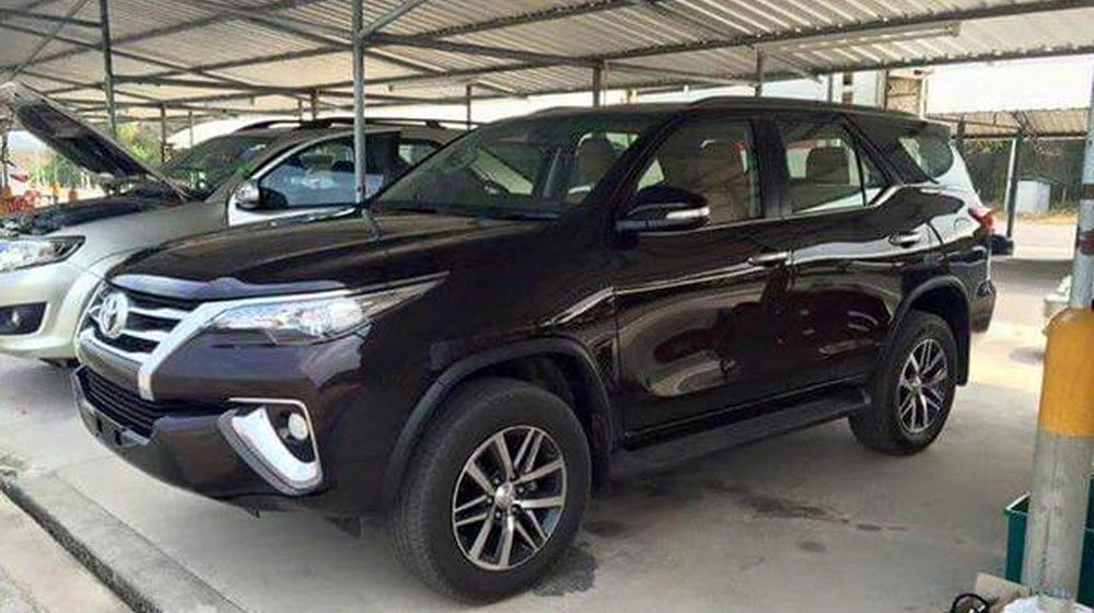 Phát sốt với loạt ảnh nóng của Toyota Fortuner 2016