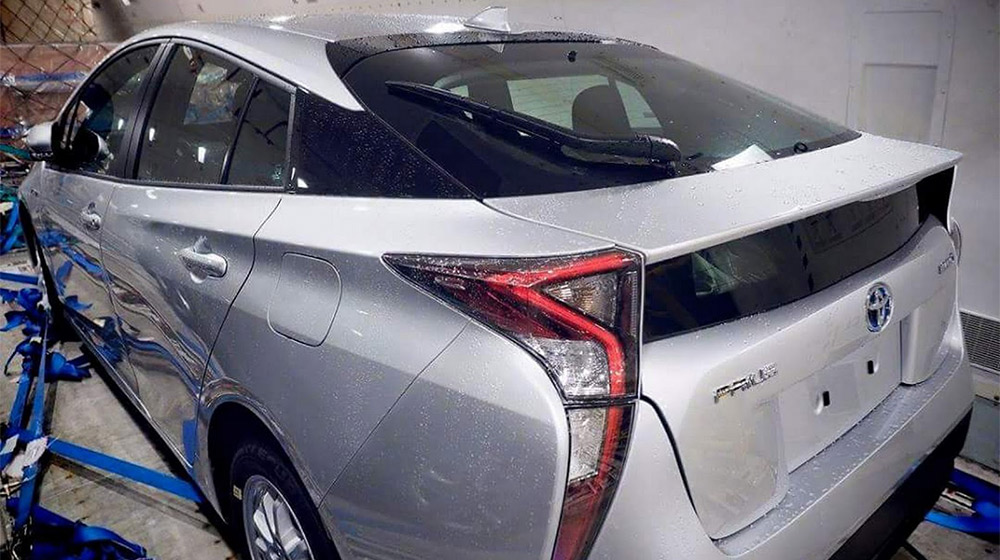 Toyota Prius 2016 lộ ảnh không ngụy trang trước ngày ra mắt