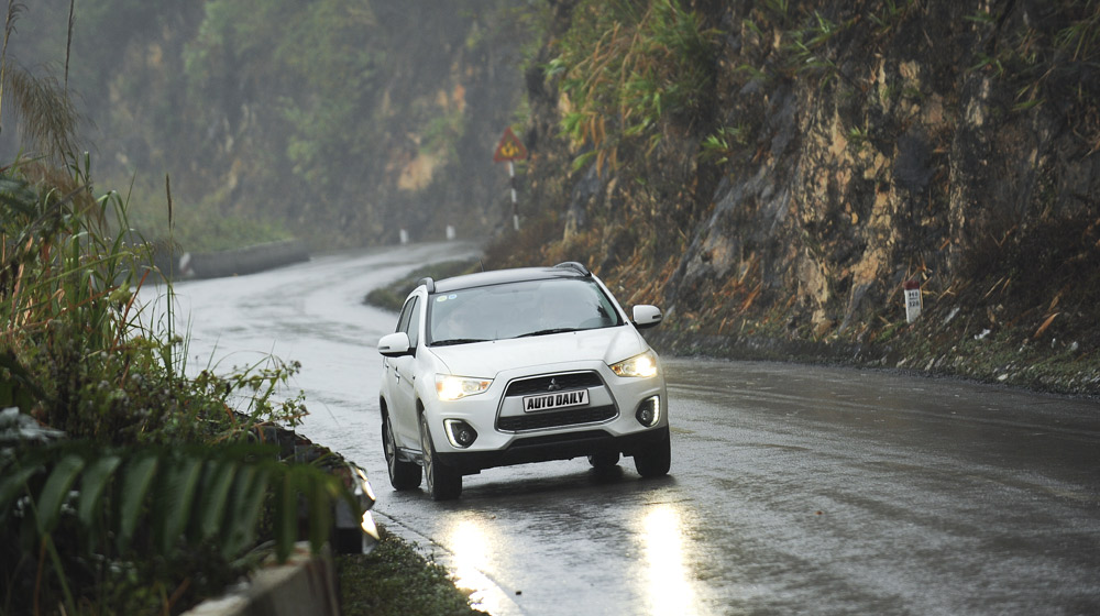 Chọn Mitsubishi Outlander Sport hay Hyundai Tucson?