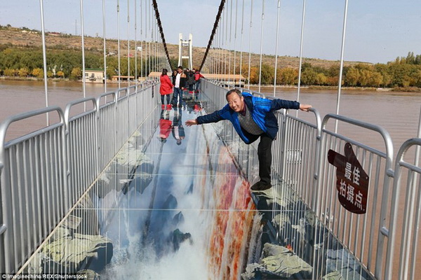 cầu kính 3D Trung Quốc