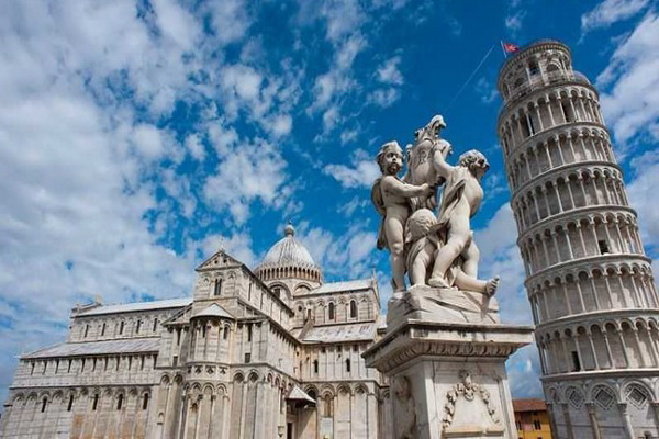 Pisa không chỉ có tháp nghiêng
